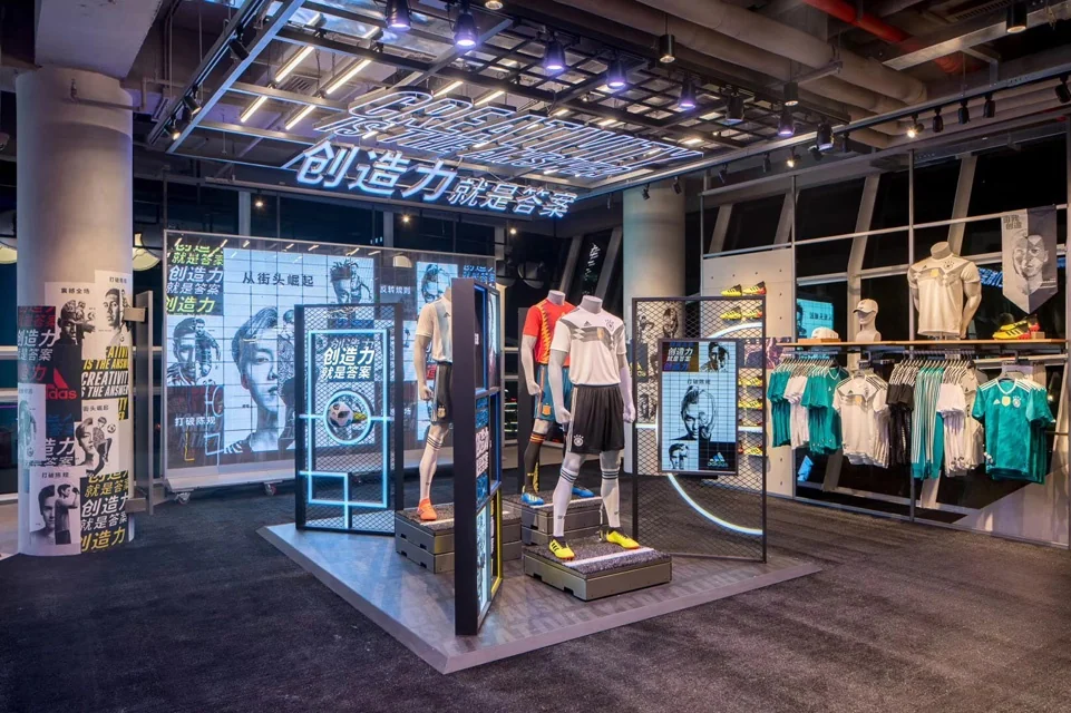 Koleksi runcit Adidas Beijing — komersial dalaman, Beijing, China; pandangan 3