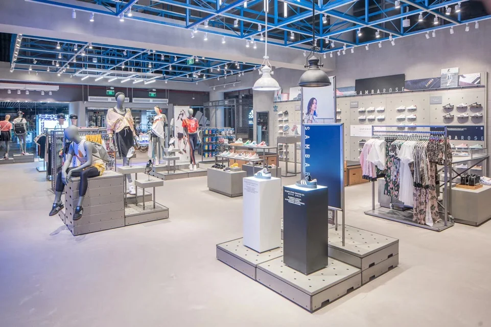Koleksi runcit Adidas Beijing — komersial dalaman, Beijing, China; pandangan 5