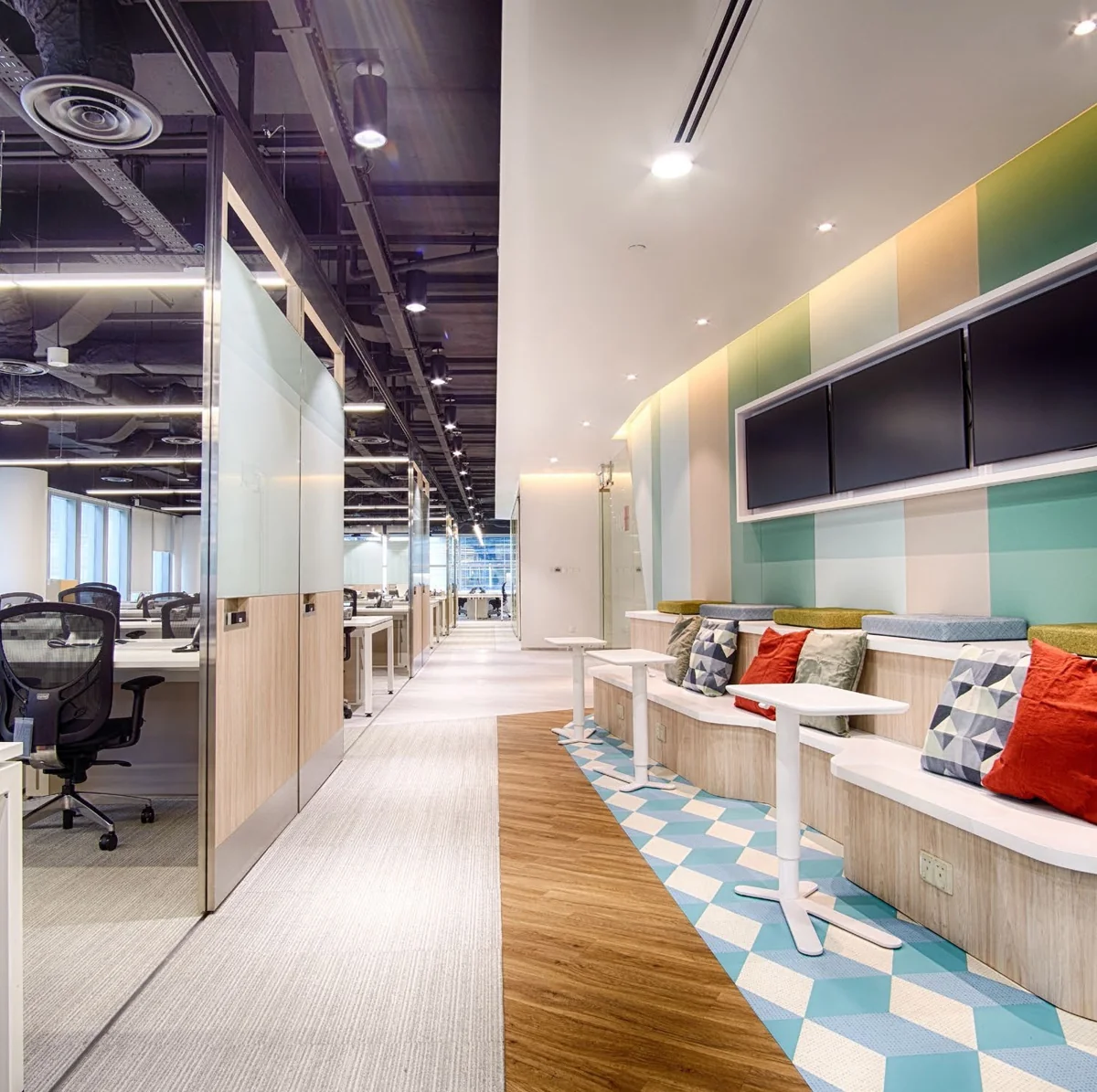 Koleksi pejabat UOB SGX L21 Singapura — tempat kerja dalaman, Singapura; pandangan 3